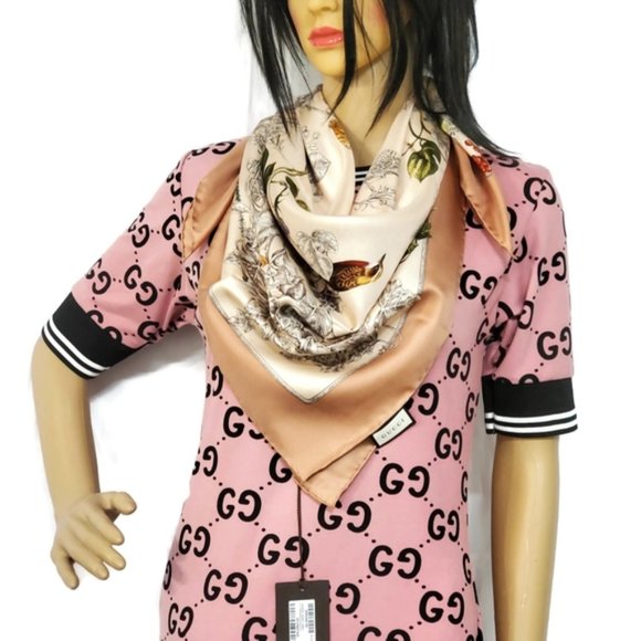 Gucci Accessories - 100% Auth Gucci 100% Silk Scarf 90 x 90 cm NWT